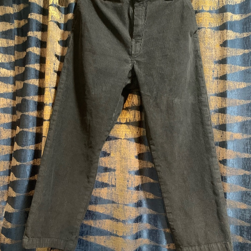 Dickies Women’s wide leg/cropped Corduroy Pants Size 6
